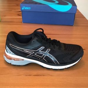ASICS GT-2000 8 series women’s running shoes.